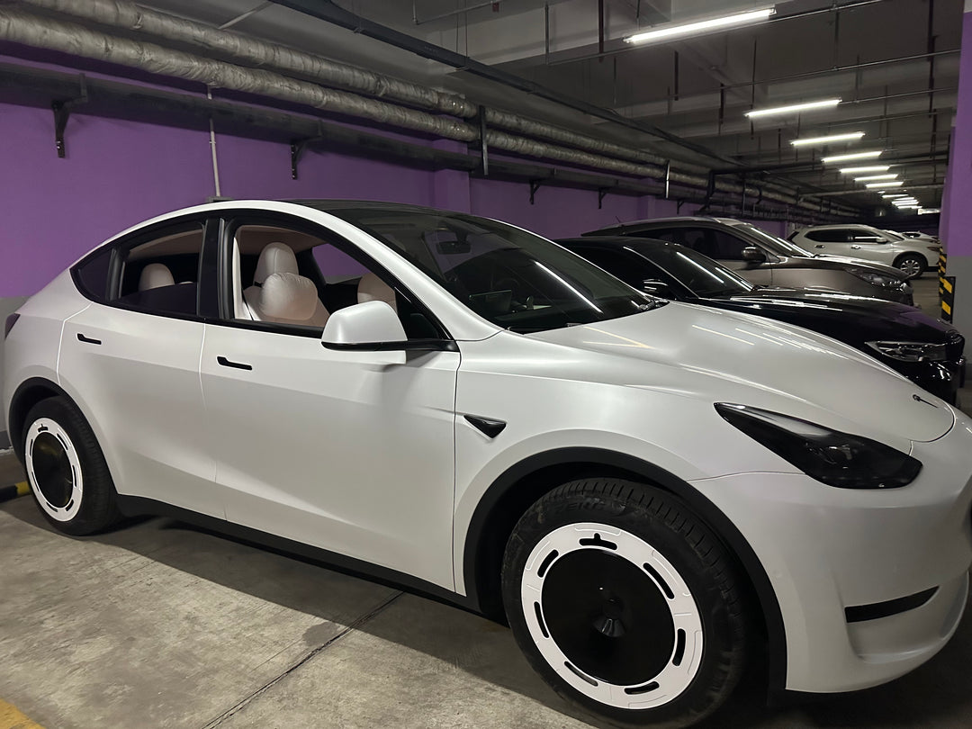 C4 Enjoliveurs noirs et blancs pour Tesla Model 3 18" ou Model Y 19"